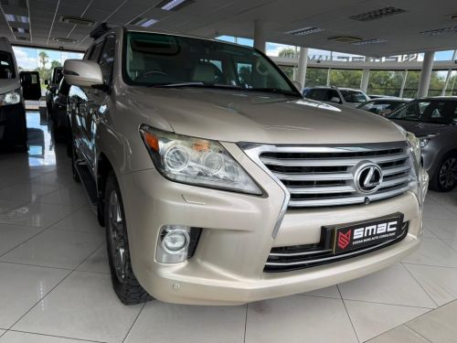 Lexus LX 570 V8 4x4 AT in Namibia