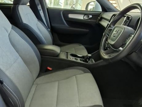 Volvo XC40 T4 Momentum Geartronic AT in Namibia