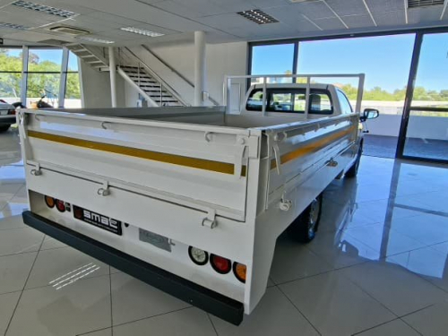 Toyota Hilux 2.0 VVTI A/C MT in Namibia