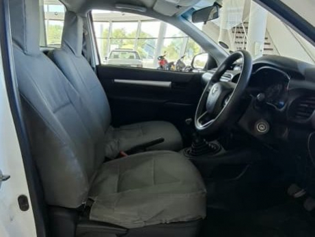Toyota Hilux 2.0 VVTI A/C MT in Namibia