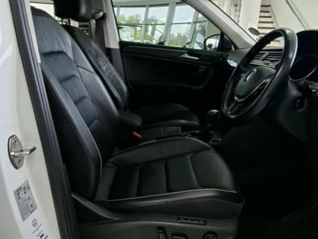 Volkswagen Tiguan Allspace 2.0 TSI H/line 4motion DSG in Namibia