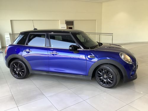 Mini COOPER 1.5 TURBO A/T in Namibia
