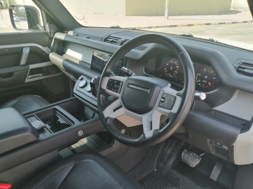Land Rover DEFENDER 110 D240 HSE 177KW in Namibia