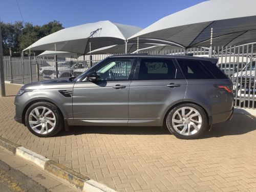 Land Rover RANGE ROVER SPORT 4.4SD V8 HSE in Namibia