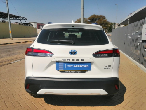 Toyota CROSS 1.8 XS HYBRID in Namibia