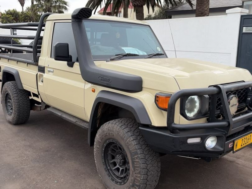 Toyota LAND CRUISER 2.8 4x4 S/Cab AT in Namibia