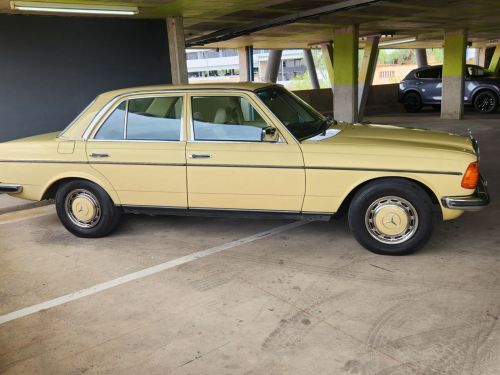 Mercedes-Benz 230 SE W123 in Namibia