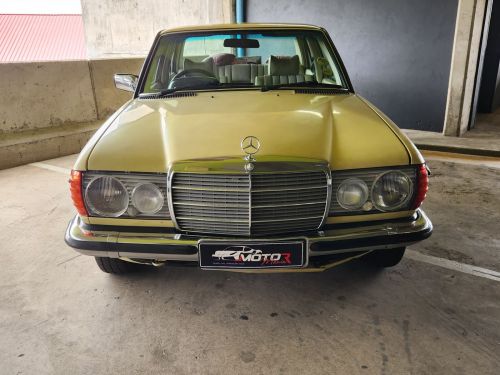 Mercedes-Benz 230 SE W123 in Namibia