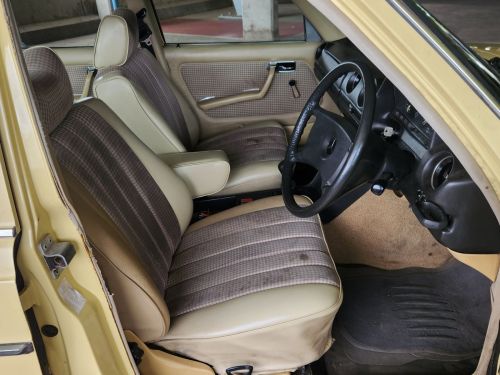 Mercedes-Benz 230 SE W123 in Namibia