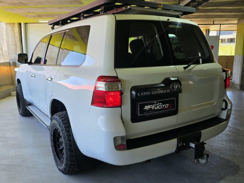 Toyota Landcruiser 200 V8 4.5D GX A/T in Namibia