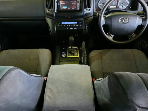 Toyota Landcruiser 200 V8 4.5D GX A/T in Namibia
