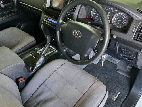 Toyota Landcruiser 200 V8 4.5D GX A/T in Namibia