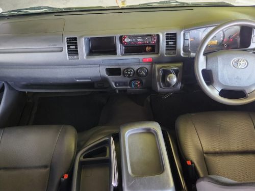 Toyota Quantum 2.5 D-4D 14Seater in Namibia