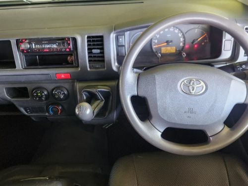 Toyota Quantum 2.5 D-4D 14Seater in Namibia