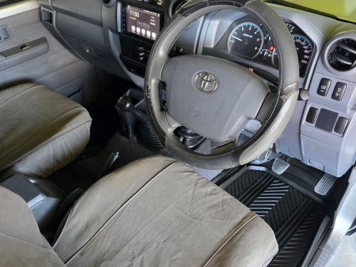 Toyota Land Cruiser 79 4.5D V8 4x4 D/C M/T in Namibia