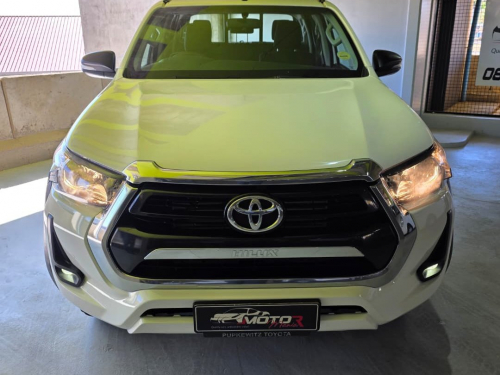 Toyota Hilux 2.4 Gd-6 Raider X 4x4 A/T D/C P/U in Namibia