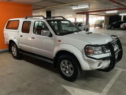 Nissan Hardbody Np300 2.5 TDI 4x4 Pick Up Double Cab in Namibia