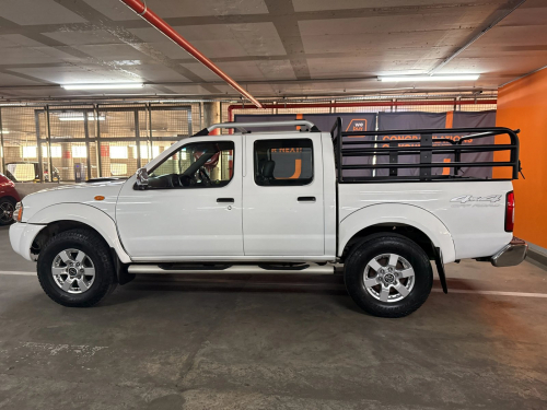 Nissan Hardbody Np300 2.5 TDI 4x4 Hi-Rider Pick Up Double Cab in Namibia
