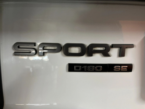 Land Rover Discovery Sport 2.0d HSE R-Dynamic (D180) in Namibia