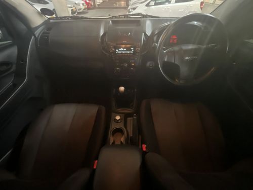 Isuzu KB 240i LE 4x4 Pick Up Double Cab in Namibia