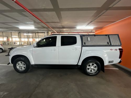 Isuzu KB 240i LE 4x4 Pick Up Double Cab in Namibia