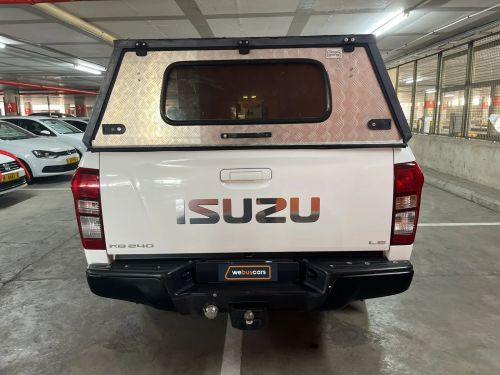 Isuzu KB 240i LE 4x4 Pick Up Double Cab in Namibia