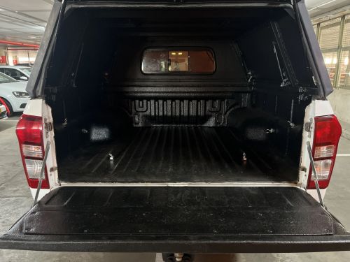 Isuzu KB 240i LE 4x4 Pick Up Double Cab in Namibia