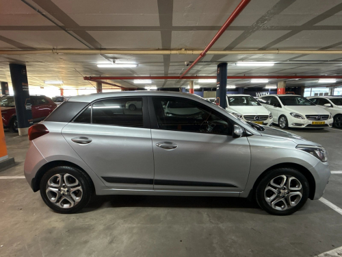 Hyundai i20 1.4 Fluid Auto in Namibia