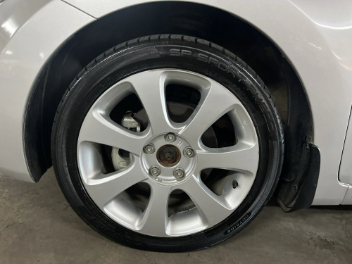 Hyundai Elantra 1.8 Gls/executive Auto in Namibia