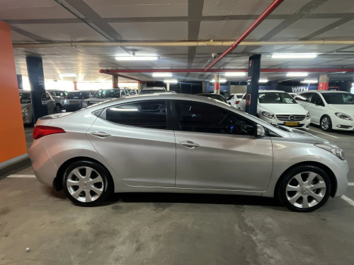 Hyundai Elantra 1.8 Gls/executive Auto in Namibia