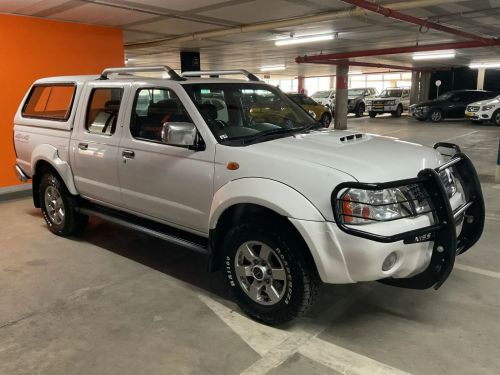 Nissan Hardbody Np300 2.5 TDI 4x4 Pick Up Double Cab in Namibia