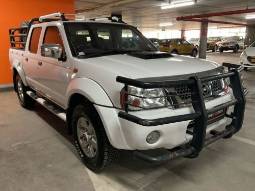 Nissan Hardbody Np300 2.5 TDI Hi-Rider Pick Up Double Cab in Namibia