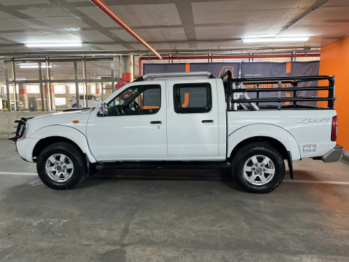 Nissan Hardbody Np300 2.5 TDI 4x4 Pick Up Double Cab in Namibia