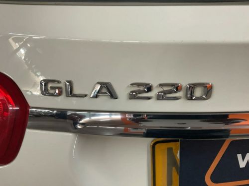 Mercedes-Benz GLA 220 CDI Auto 4matic in Namibia