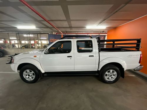 Nissan Hardbody Np300 2.5 TDI 4x4 Pick Up Double Cab in Namibia