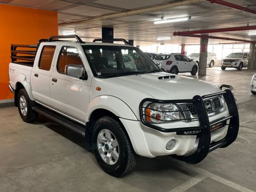 Nissan Hardbody Np300 2.5 TDI 4x4 Pick Up Double Cab in Namibia