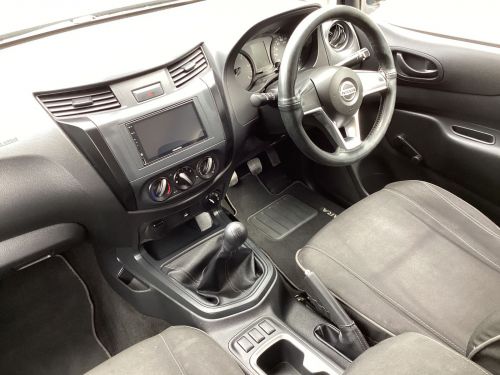 Nissan Navara XE Plus 4x4 6MT in Namibia