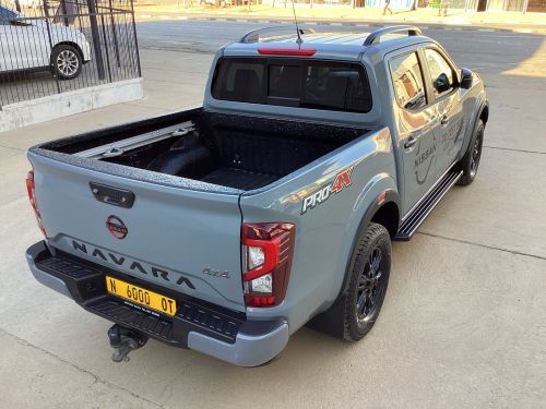 Nissan Navara Pro-4X in Namibia
