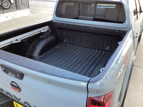 Nissan Navara Pro-4X in Namibia