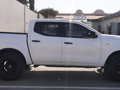 Nissan NAVARA 2.5TD EX DC 4X4 MT in Namibia