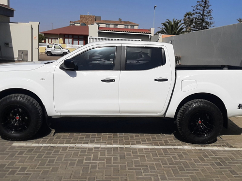 Nissan NAVARA 2.5TD EX DC 4X4 MT in Namibia