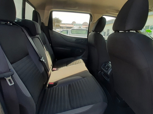 Nissan NAVARA 2.5TD EX DC 4X4 MT in Namibia