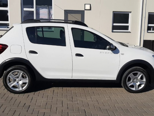 Renault SANDERO 900T STEPWAY DYNAMIQUE in Namibia