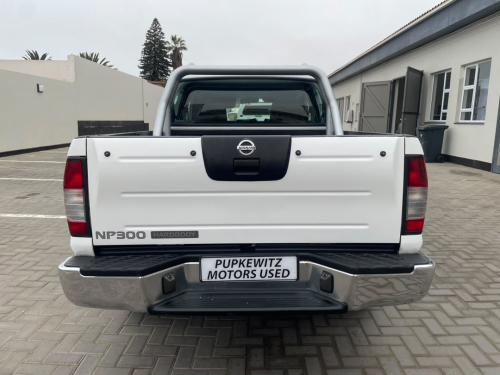 Nissan NP300 DC 4X4 MANUAL in Namibia