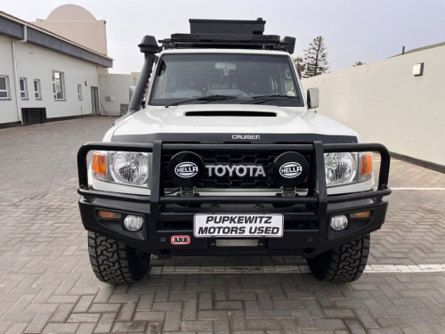 Toyota LANDCRUISER DC 4X4 4.5D V8 in Namibia