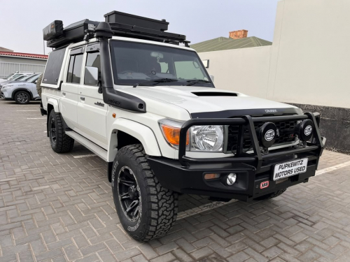 Toyota LANDCRUISER DC 4X4 4.5D V8 in Namibia