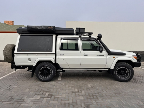 Toyota LANDCRUISER DC 4X4 4.5D V8 in Namibia
