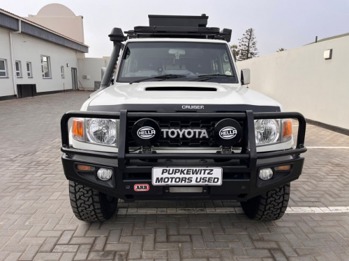 Toyota LANDCRUISER DC 4X4 4.5D V8 in Namibia