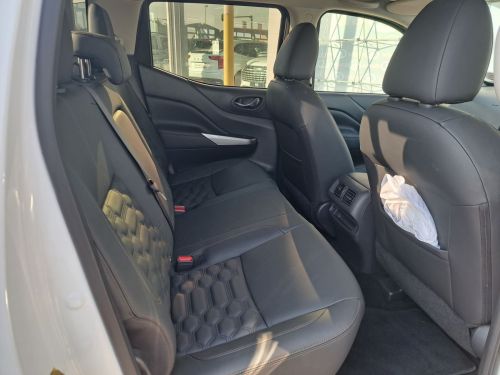 Nissan NAVARA 2.5TDI LE DC 4X4 AT in Namibia