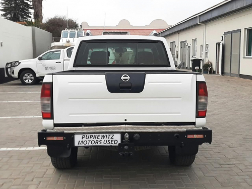 Nissan NP300 2.5 TD 4X4 DC MT in Namibia